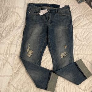 NWT White House Black Market mid-rise slim ankle length. Size 14